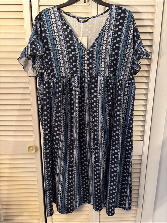 BloomChic Dresses & Skirts - Bloomchic blue floral patterned dress; NWT Size 12